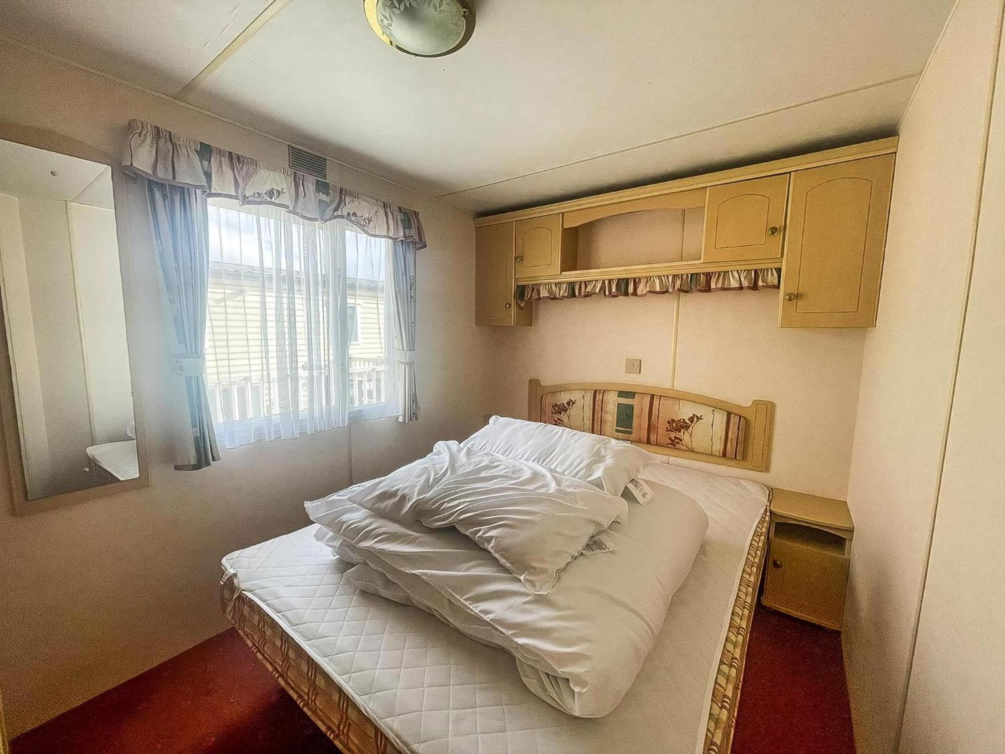 6 Berth Caravan With Decking Nearby Heacham Beach In Norfolk Ref 21047A Hotel Exterior photo